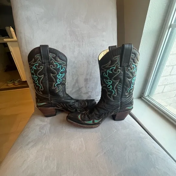 Corral Western Cowgirl - Cowboy  Boot Women Size 6.5 in great condition