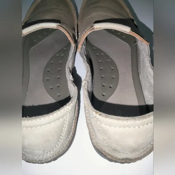 Crocs (Size 11) Men's Tan Leather Upper Nubuck Suede Trim Slip-on Comfort Shoes