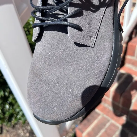 Cu4tro boots. Size 10 Has smudge from storage. I have not attempted to clean.