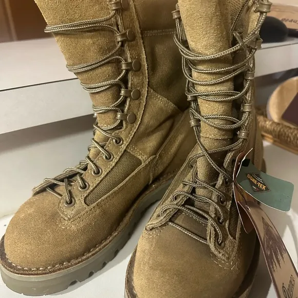 DANNER Boots women’s  size 5.5 NWT