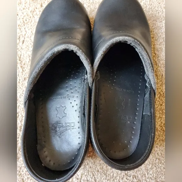 Dansko Clogs. Slip-on. Black. Womens size 39