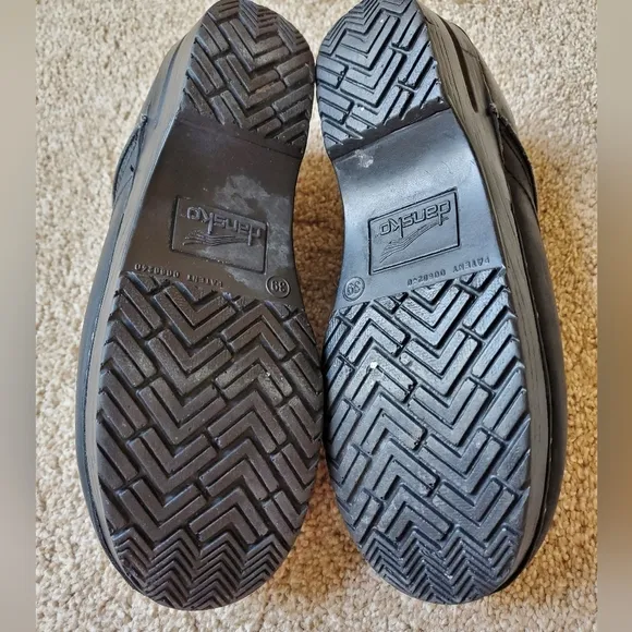 Dansko Clogs. Slip-on. Black. Womens size 39