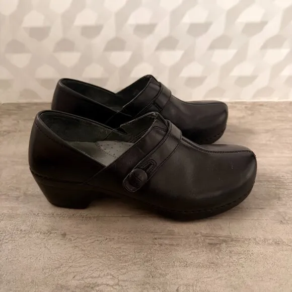 Dansko Solstice Women's Black Leather Slip on Button Clog Shoes US Size 8 EU 38
