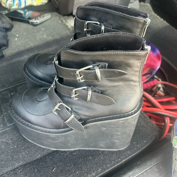 Demonia Swing 105 - platform buckle boots
