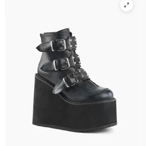 Demonia Swing 105 - platform buckle boots
