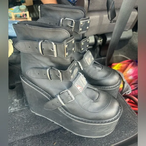 Demonia Swing 105 - platform buckle boots