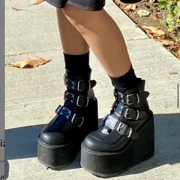 Demonia Swing 105 - platform buckle boots