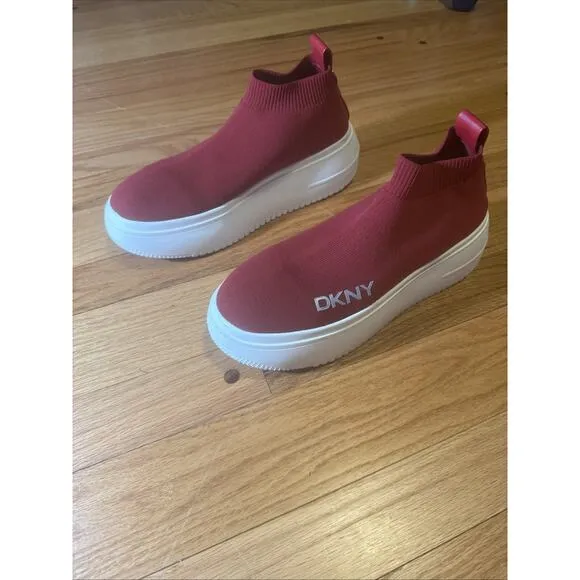 DKNY Donna Karan Mada Platform Slip On Red Sneakers Shoes Size 8 M