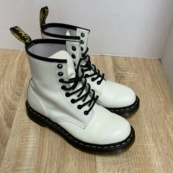 Doc Martens Women’s size 6 White Boots