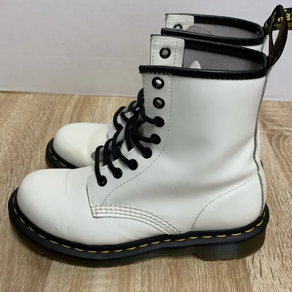 Doc Martens Women’s size 6 White Boots