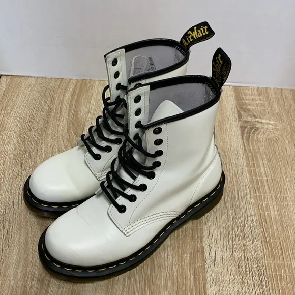 Doc Martens Women’s size 6 White Boots