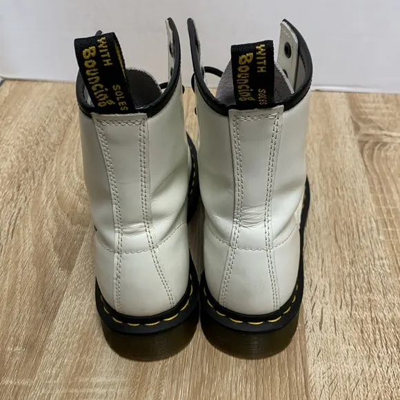Doc Martens Women’s size 6 White Boots
