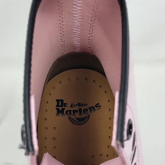Dr Doc Martens 26425 Patent Leather Combat Boots Light Pink Women Size 5 NEW