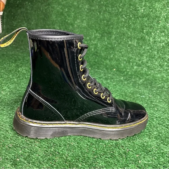 Dr. Doc Martens Zavala Boots Patent Leather Men’s Size 7/ Women’s Size 8