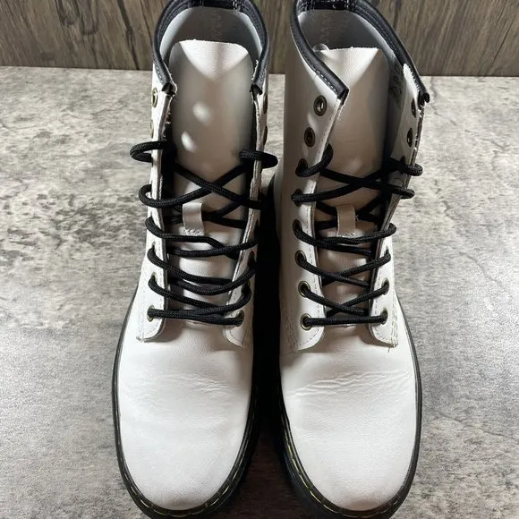Dr. Doc Martens Zavala Combat Boots Women’s 8, Men 7 Smooth Leather White AW004