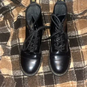 Dr. Marten Boots Size 7 Women’s Black