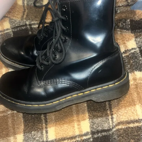 Dr. Marten Boots Size 7 Women’s Black