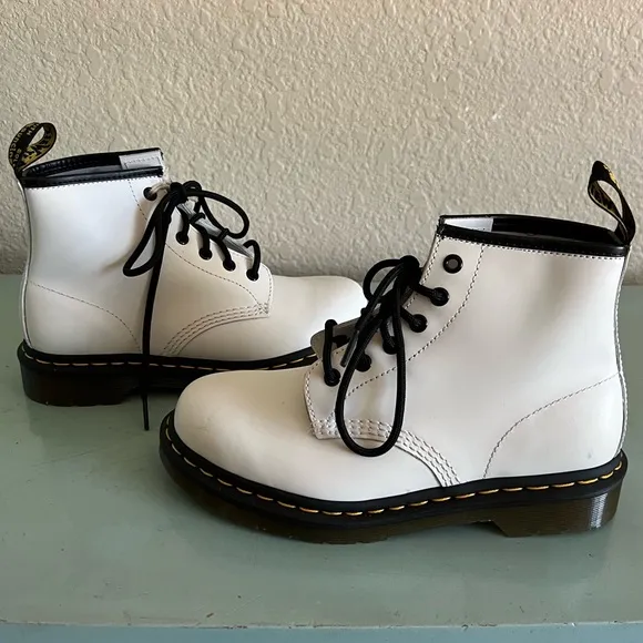 Dr Marten White Leather Lace Up Ankle Combat Boots New
