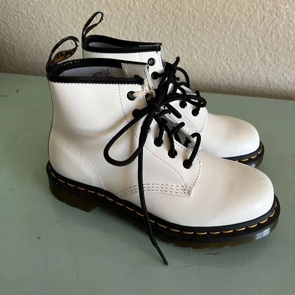 Dr Marten White Leather Lace Up Ankle Combat Boots New