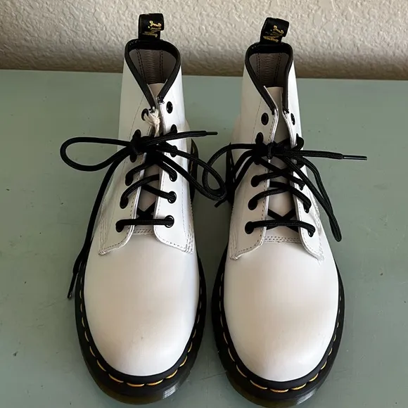 Dr Marten White Leather Lace Up Ankle Combat Boots New