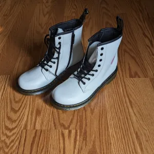 DR MARTENS 1460 AIR WAIR LACE UP BOOTS