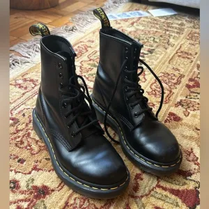 Dr. Martens 1460 Smooth Black Leather Lace Up Boots Women's 6 Men's 5
