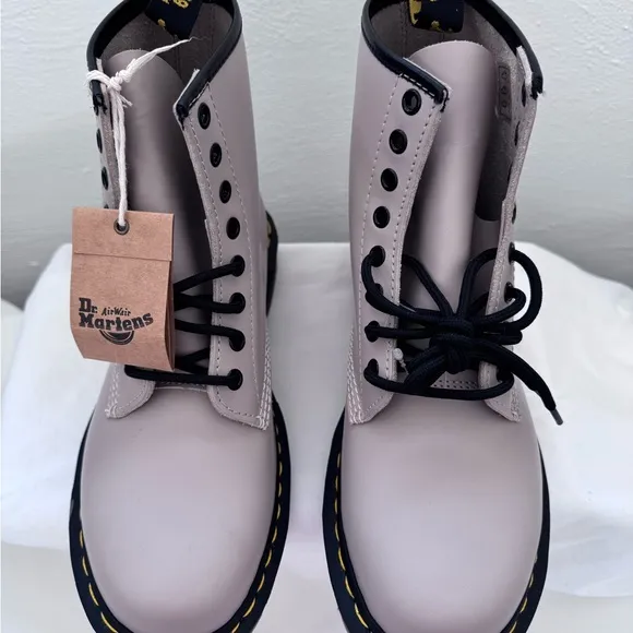 Dr Martens 1460 vintage taupe smooth leather size 9 US men’s boots