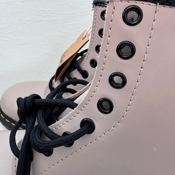 Dr Martens 1460 vintage taupe smooth leather size 9 US men’s boots