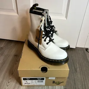 Dr. Martens 1460 Women’s Boots NWT