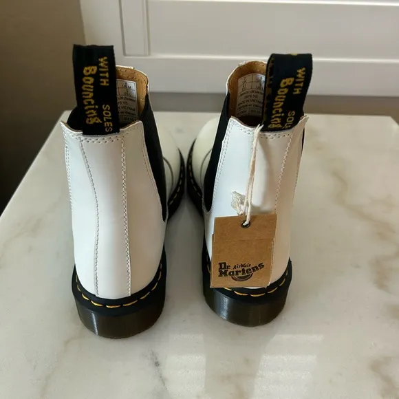 Dr. Martens 2976 Chelsea Boots Men’s Size 8 Women’s 9 White New NWT