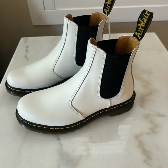 Dr. Martens 2976 Chelsea Boots Men’s Size 8 Women’s 9 White New NWT