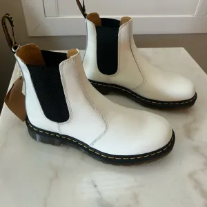 Dr. Martens 2976 Chelsea Boots Men’s Size 8 Women’s 9 White New NWT