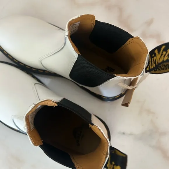 Dr. Martens 2976 Chelsea Boots Men’s Size 8 Women’s 9 White New NWT