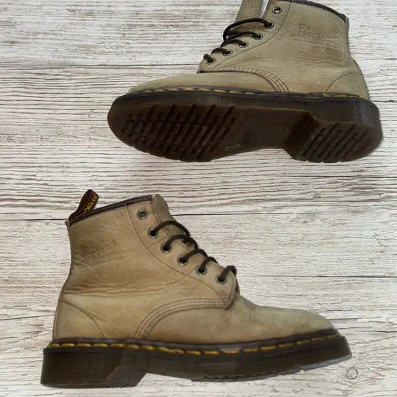 Dr. Martens 6 Hole Ankle Boots in Olive Green Men’s 4 / Women’s 5