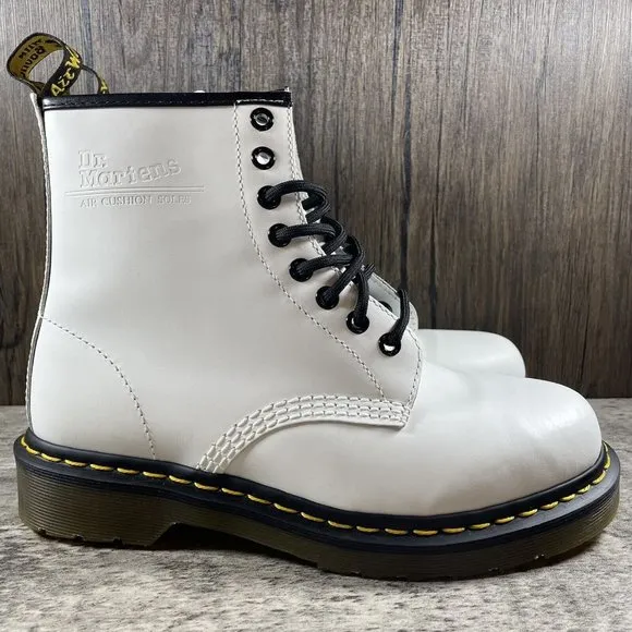 Dr Martens Air Wair 11822 Women’s Size 7 White Boots 8 Eyelet Leather