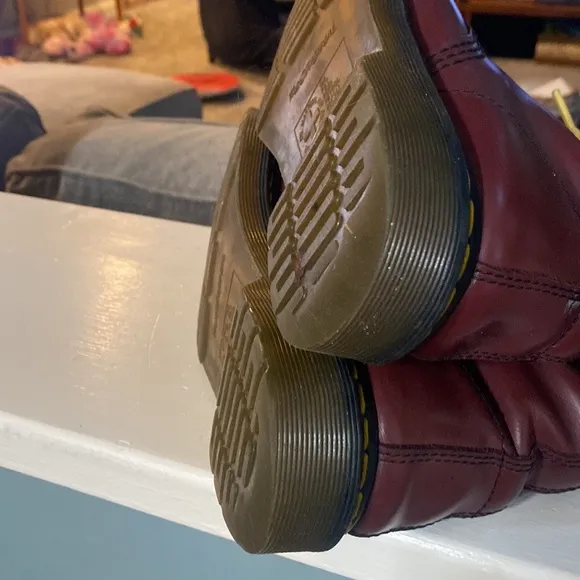 DR MARTENS Air Wair Boots, Women’s Size 7, Wine Red