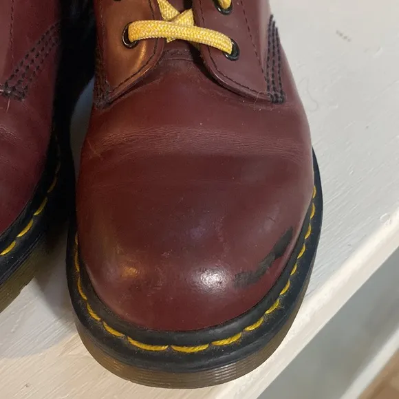 DR MARTENS Air Wair Boots, Women’s Size 7, Wine Red