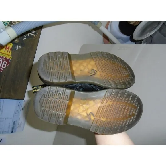 Dr. Martens Airwair Kids 32EU - US1 - Flaws