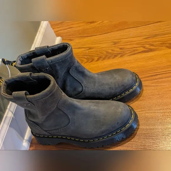 Dr. Martens Anistone Lo boots