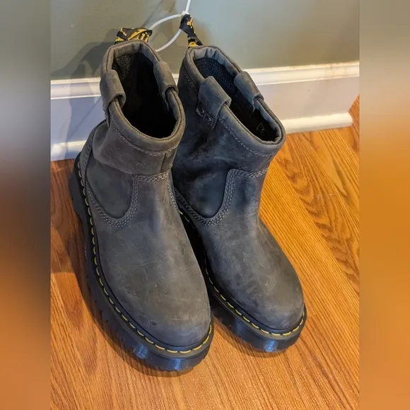 Dr. Martens Anistone Lo boots