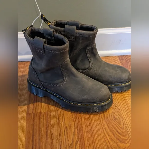 Dr. Martens Anistone Lo boots