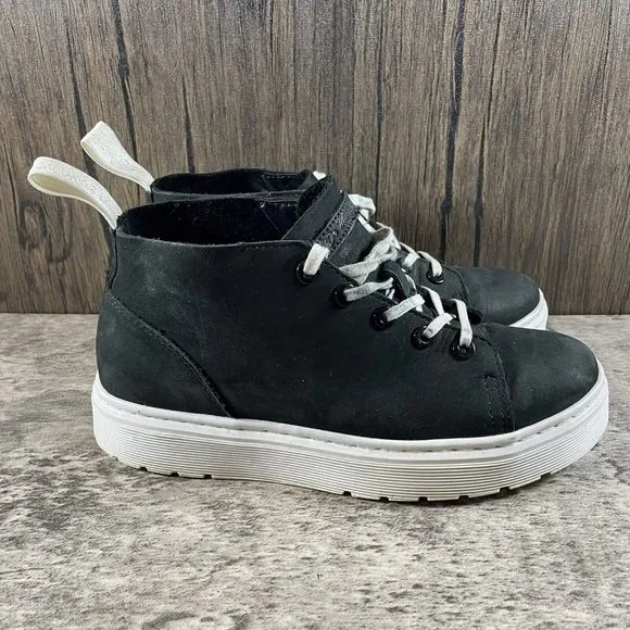 DR MARTENS “BAYNES” BLACK CHUKKA LACE UP BOOTS WOMEN’S SIZE 6