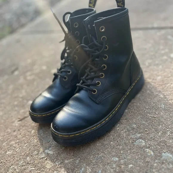 🆕Dr. Martens Black Leather Boots. Women’s 6.5