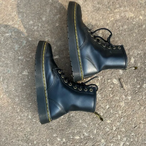 🆕Dr. Martens Black Leather Boots. Women’s 6.5