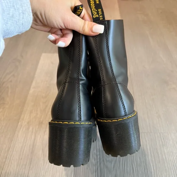 Dr. Martens Leona Women’s Black Vintage Smooth Leather Heeled Boots 7