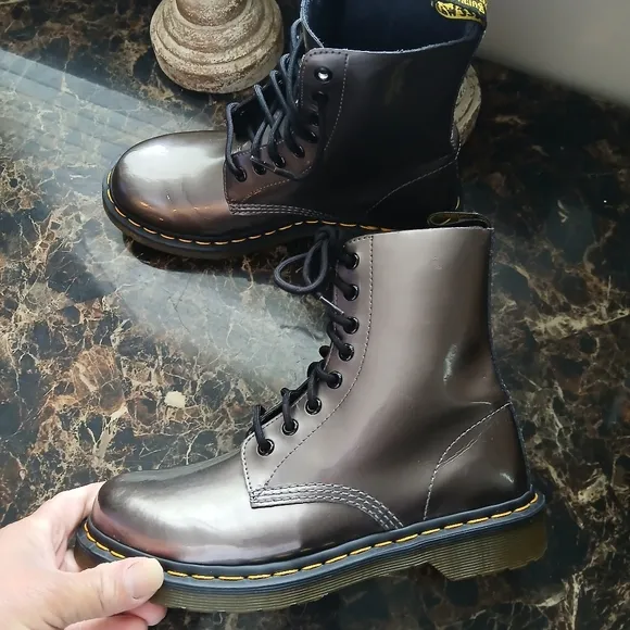 Dr. Martens PASCAL Comfort/Streetwear Boots Size 8 for Women in Metallic