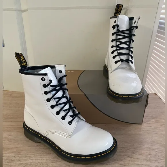 Dr. Martens White/Black Leather boots Women - SZ 9