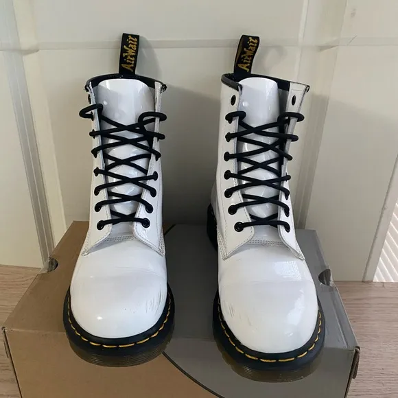 Dr. Martens White/Black Leather boots Women - SZ 9