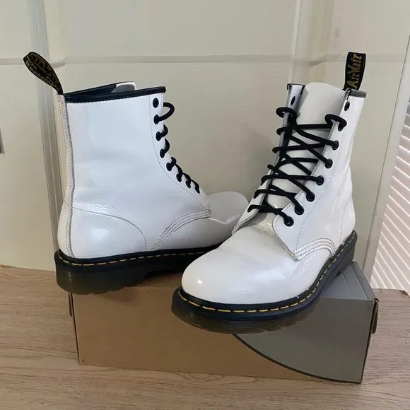 Dr. Martens White/Black Leather boots Women - SZ 9