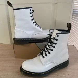 Dr. Martens White/Black Leather boots Women - SZ 9